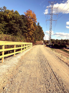 Waltham segment 3, an unpaved path between Fitchburg Line and Jones Road.